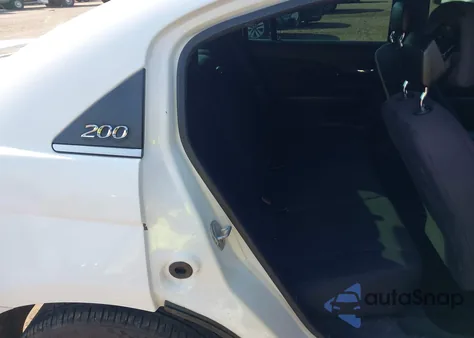 2013 Chrysler 200 Touring из США, поврежденный, VIN 1C3CCBBB7DN570203